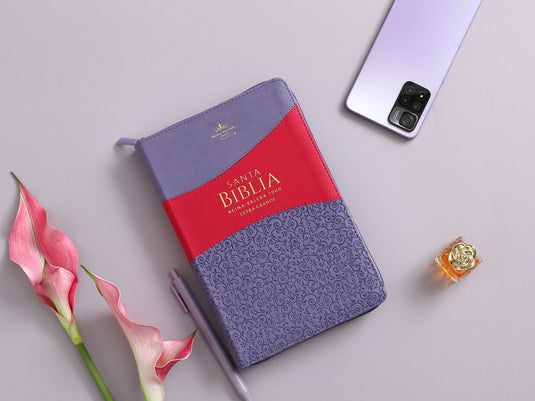 Biblia RVR 1960, Tamaño manual, Cierre zíper, Letra Grande, imitación piel bitono morada