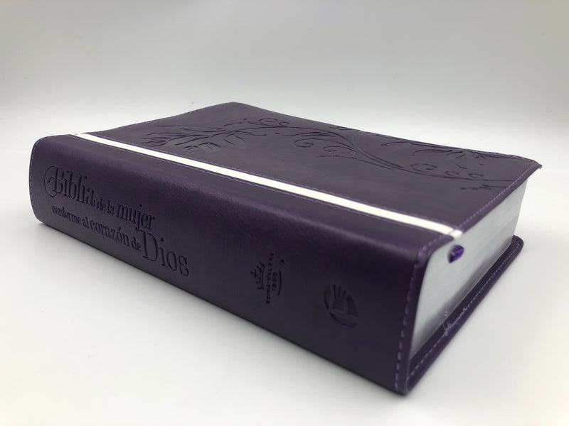 Cargue la imagen en el visor de la galería, Biblia de la mujer conforme al corazón de Dios RVR 1960, imitación piel morada
