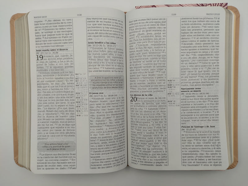 Cargue la imagen en el visor de la galería, Biblia Mujer en el Espíritu RVR 1960
