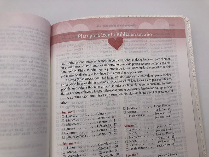 Cargue la imagen en el visor de la galería, Biblia devocional Los Lenguajes del amor RVR 1960, imitación piel blanco
