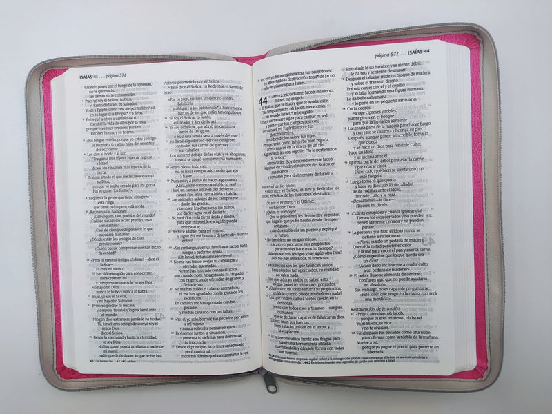 Cargue la imagen en el visor de la galería, Santa Biblia NTV, Edición zíper (SentiPiel Flores rosa)
