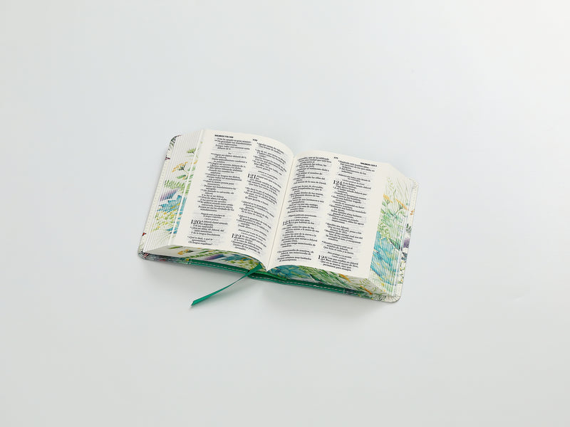 Cargue la imagen en el visor de la galería, Biblia de Bolsillo RVR 1960, imitación piel verde flores y mariposas
