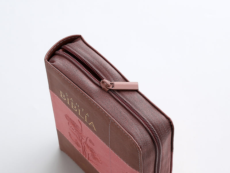 Cargue la imagen en el visor de la galería, Biblia RVR 1960, Tamaño portátil, Cierre zíper, con índice, Letra Grande, imitación piel rosada con flores
