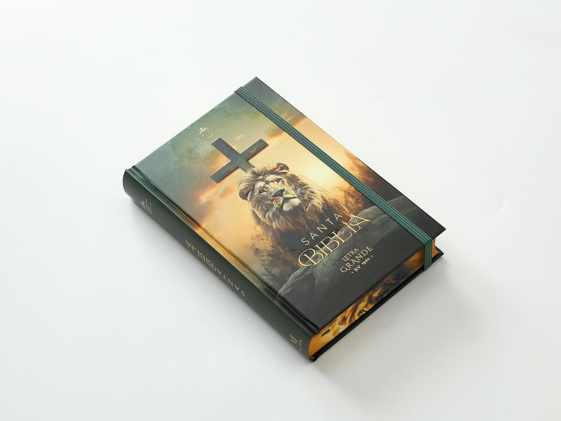Cargue la imagen en el visor de la galería, Biblia RVR 1960, Tamaño Manual, Letra Grande, tapa dura con elástico León de Victoria
