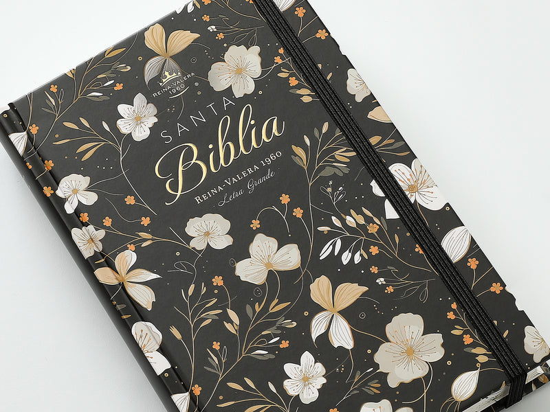 Cargue la imagen en el visor de la galería, Biblia RVR 1960, Tamaño Manual, Letra Grande, tapa dura con elástico negra flores
