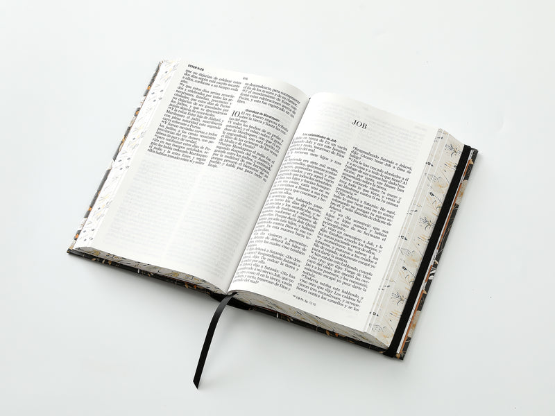 Cargue la imagen en el visor de la galería, Biblia RVR 1960, Tamaño Manual, Letra Grande, tapa dura con elástico negra flores
