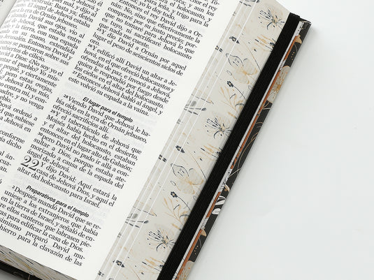 Biblia RVR 1960, Tamaño Manual, Letra Grande, tapa dura con elástico negra flores