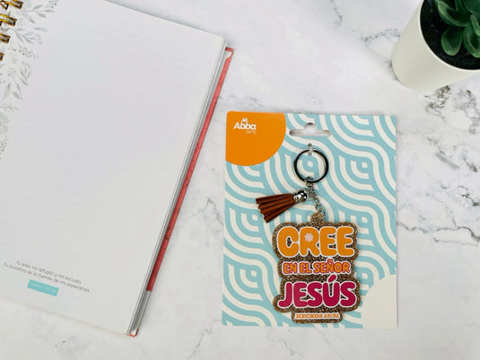 Llavero con glitter Cree en el Señor Jesús
