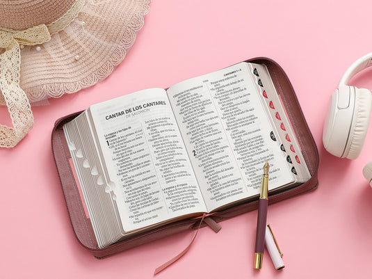Biblia RVR 1960, Tamaño portátil, Cierre zíper, con índice, Letra Grande, imitación piel rosada con flores