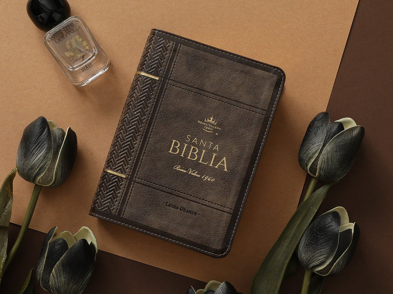 Cargue la imagen en el visor de la galería, Biblia RVR 1960, Tamaño portátil, Letra Grande, imitación piel café mocha
