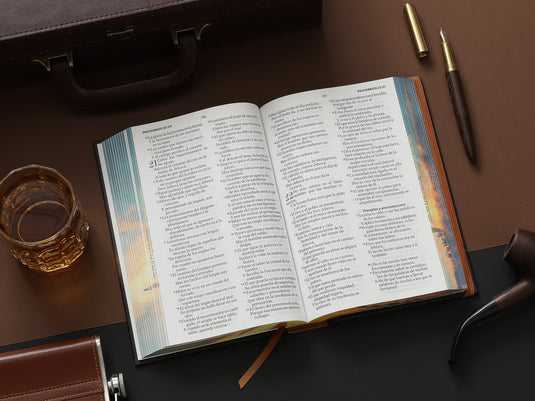 Biblia RVR 1960, Tamaño Manual, Letra Grande, tapa dura con elástico Pastor