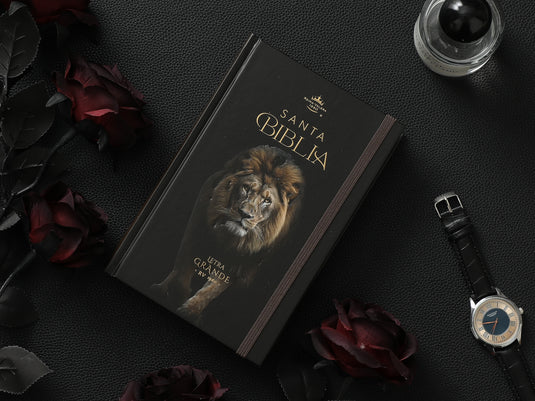 Biblia RVR 1960, Tamaño Manual, Letra Grande, tapa dura con elástico negra León de Judá