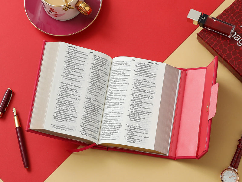 Cargue la imagen en el visor de la galería, Biblia cartera RV1960 con broche magnético, imitación piel fucsia
