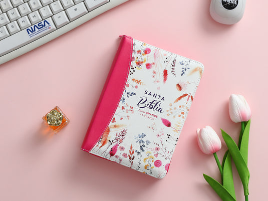 Biblia RVR 1960, Tamaño portátil, Cierre zíper, Letra Grande, imitación piel fucsia primaveral