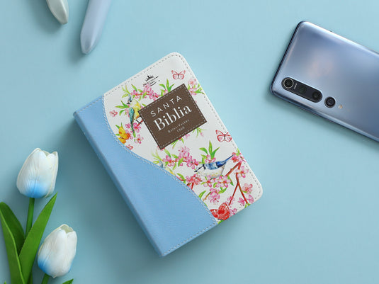 Biblia de Bolsillo RVR 1960, imitación piel celeste flores y pájaros