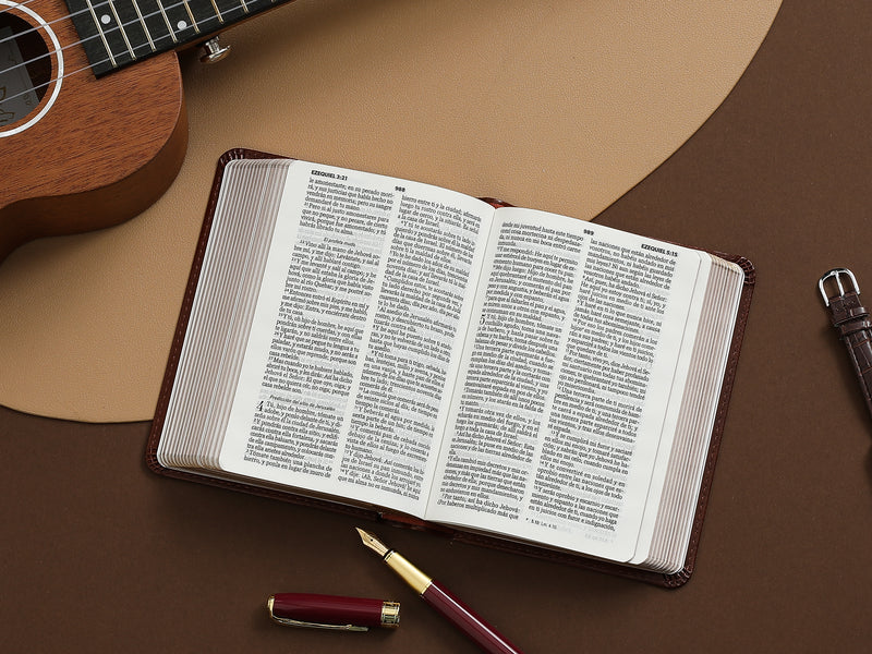 Cargue la imagen en el visor de la galería, Biblia RVR 1960, Tamaño Bolsillo, imitación piel café
