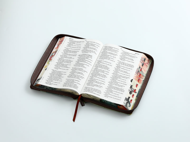 Cargue la imagen en el visor de la galería, Biblia RVR 1960, Tamaño portátil, Cierre zíper, con índice, Letra Grande, imitación piel café flor
