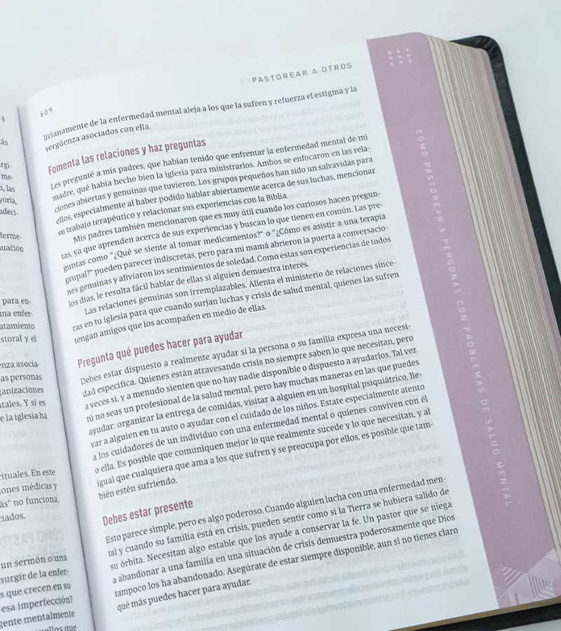 Cargue la imagen en el visor de la galería, Biblia Ministerial NVI, imitación piel negra
