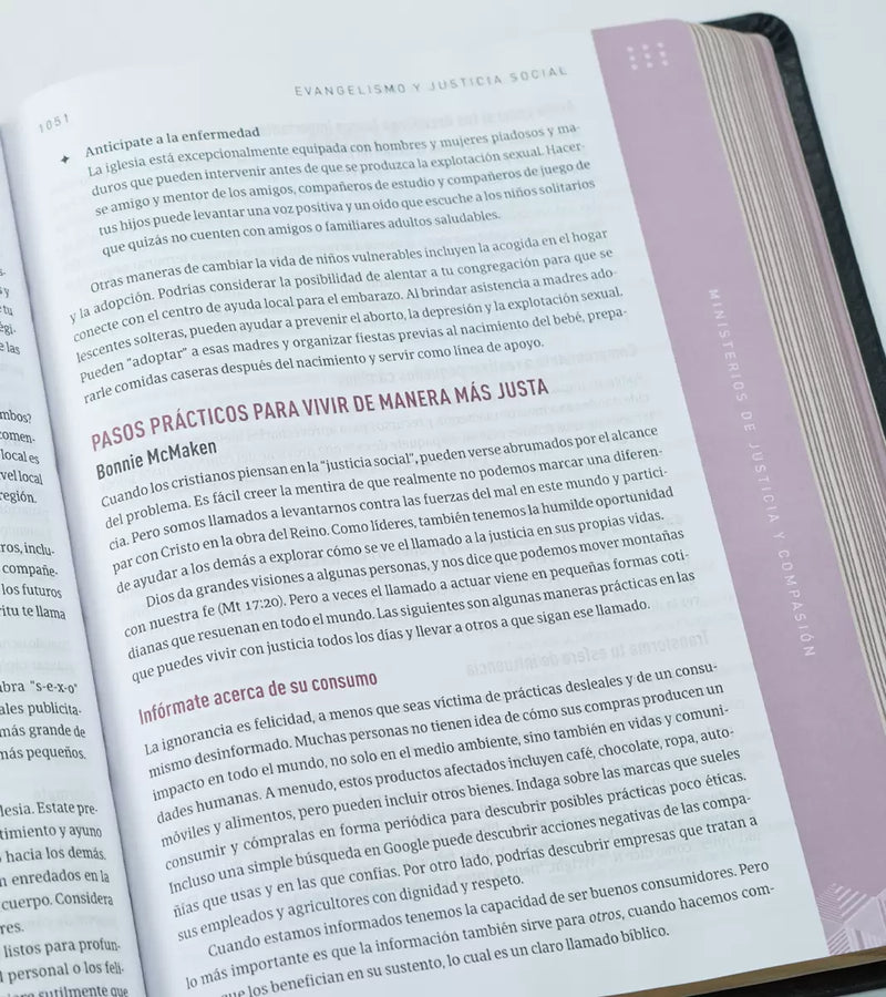 Cargue la imagen en el visor de la galería, Biblia Ministerial NVI, imitación piel negra

