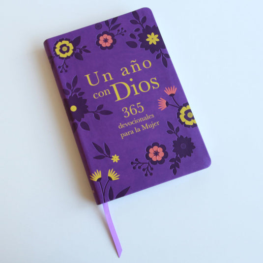 Un año con Dios: 365 devocionales para la mujer