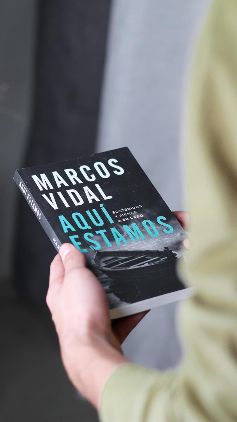 Cargue la imagen en el visor de la galería, Aquí estamos: Sostenidos y firmes a su lado
