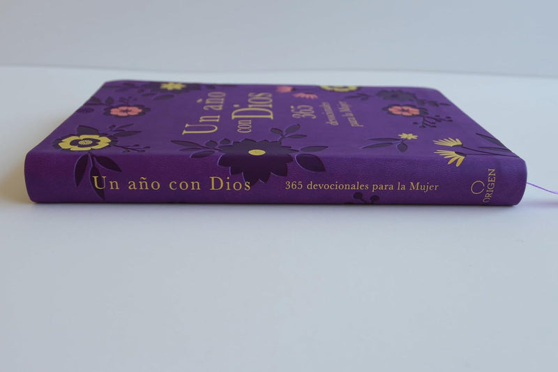 Cargue la imagen en el visor de la galería, Un año con Dios: 365 devocionales para la mujer
