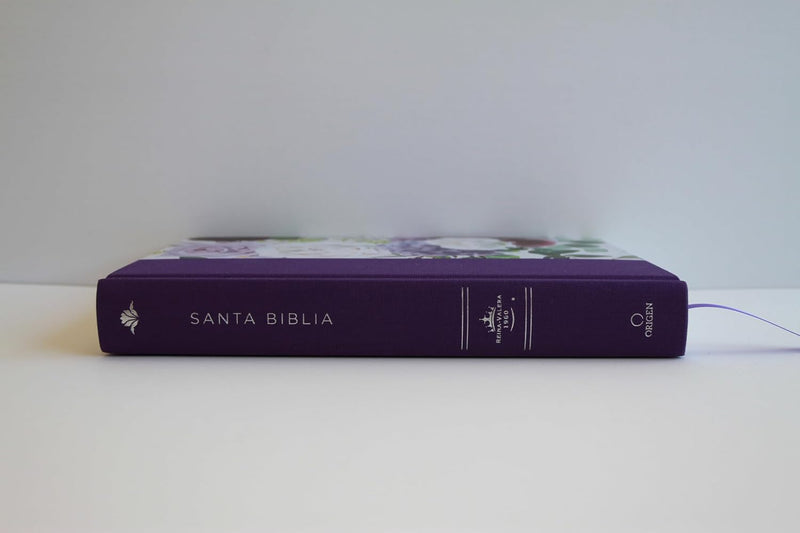 Cargue la imagen en el visor de la galería, Biblia ultrafina RVR 1960, Letra Grande, Tamaño Manual, con índice, Tapa dura/ tela morada con flores
