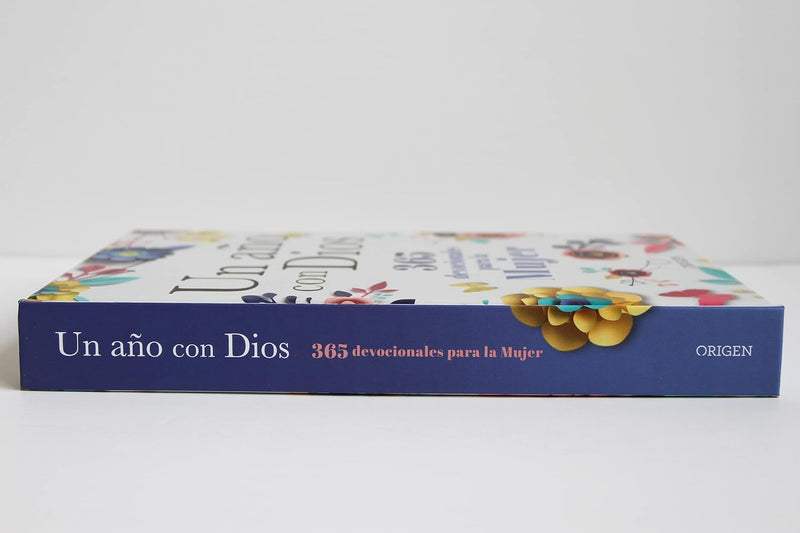 Cargue la imagen en el visor de la galería, Un año con Dios: 365 devocionales para la mujer
