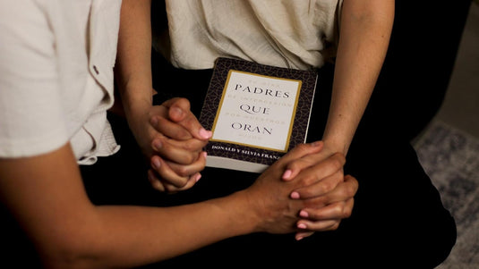 Padres que oran: 30 días de intercesión por nuestros hijos