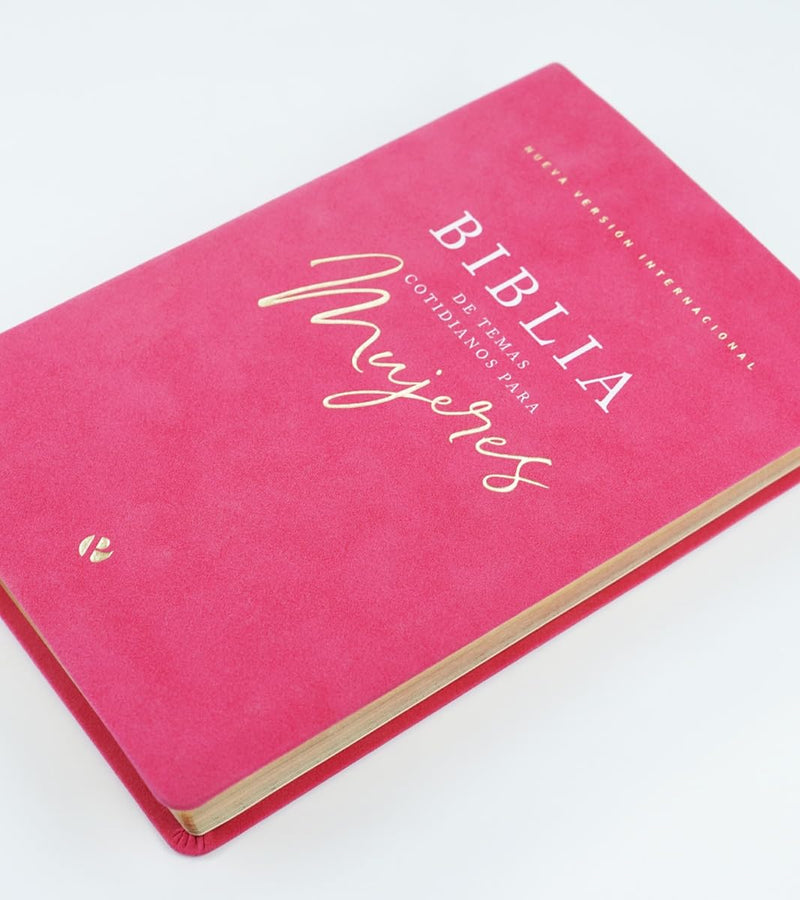 Cargue la imagen en el visor de la galería, Biblia temas cotidianos para mujeres NVI, imitación piel rosada
