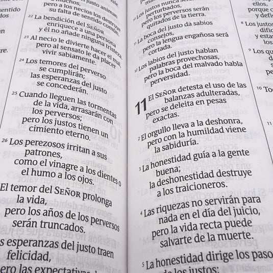 Biblia manual NTV, con Filament, Letra Grande, SentiPiel azul oscuro flores
