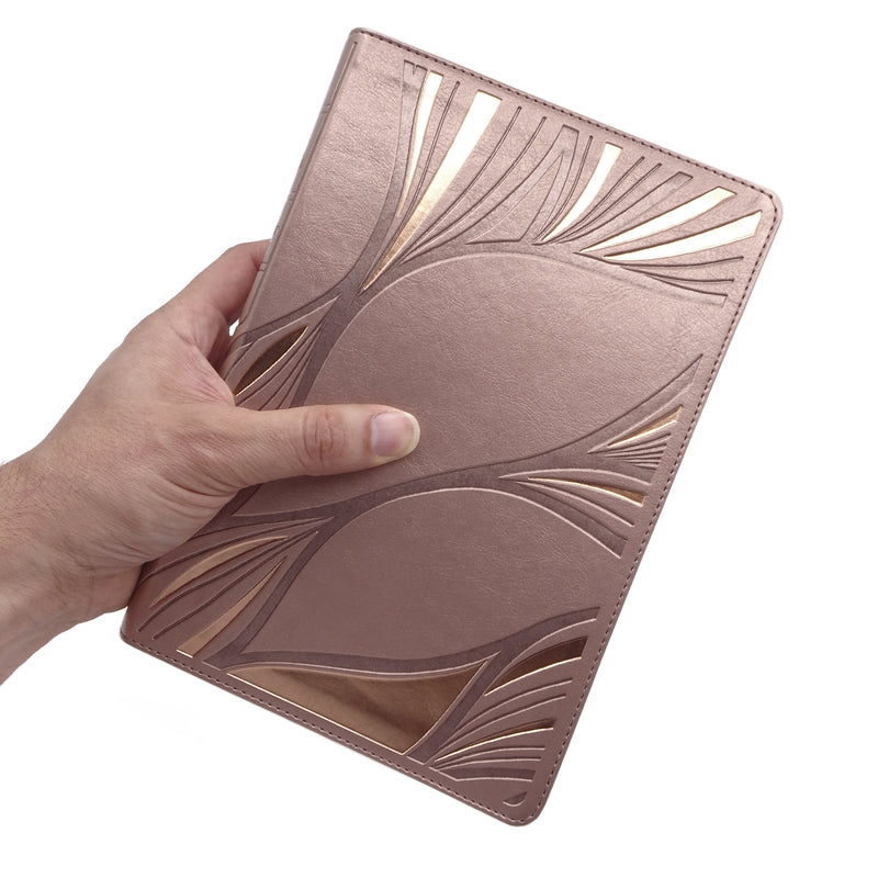 Cargue la imagen en el visor de la galería, Santa Biblia NTV, Edición personal, Letra Grande, imitación piel rosado metálico
