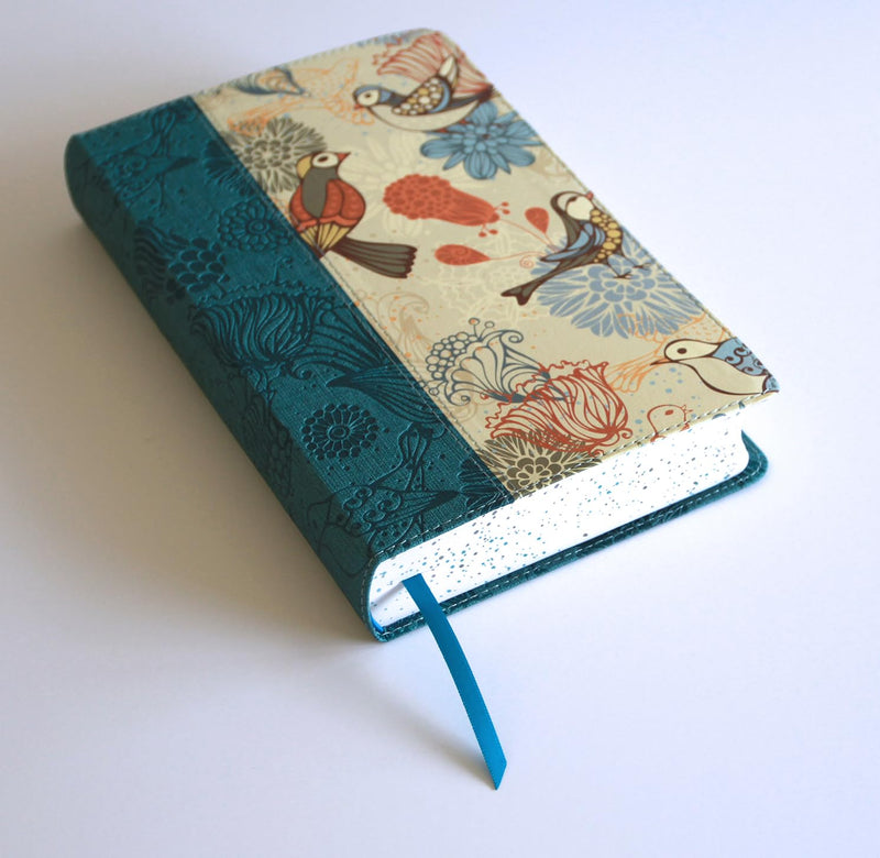 Cargue la imagen en el visor de la galería, Biblia RVR 1960, Tamaño Manual, Letra Gigante, símil piel azul con pájaros
