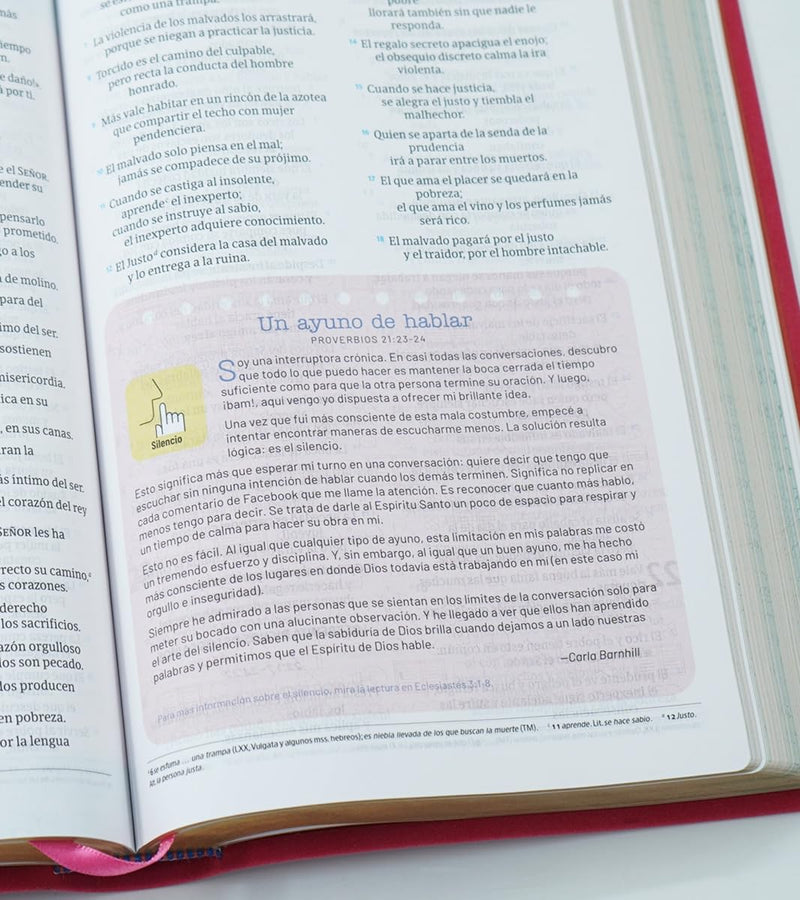 Cargue la imagen en el visor de la galería, Biblia temas cotidianos para mujeres NVI, imitación piel rosada
