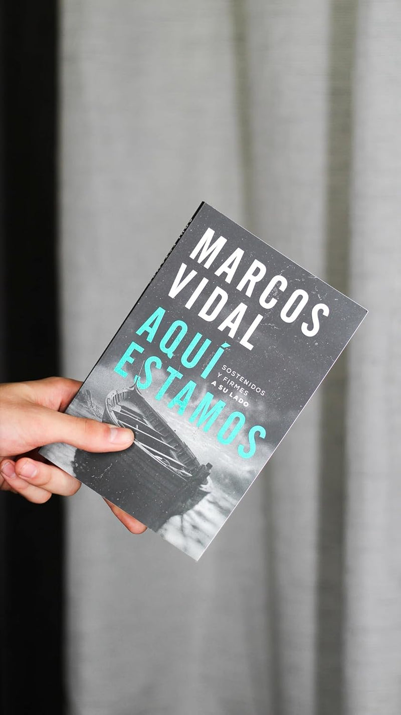 Cargue la imagen en el visor de la galería, Aquí estamos: Sostenidos y firmes a su lado
