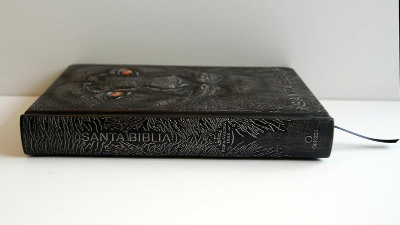 Cargue la imagen en el visor de la galería, Biblia RVR 1960 León de Judá, Letra Grande, con índice, edición especial plata

