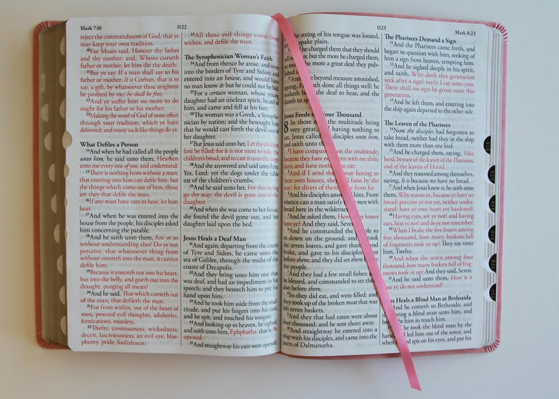 Cargue la imagen en el visor de la galería, KJV Holy Bible, Giant Print,  Index, Pink Premium Imitation Leather (Biblia en inglés)
