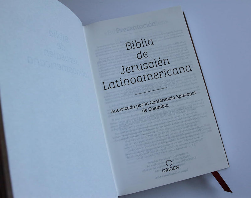 Cargue la imagen en el visor de la galería, Biblia de Jerusalén Latinoamericana, tapa dura marrón, edición de regalo
