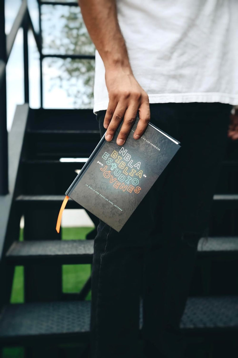 Cargue la imagen en el visor de la galería, Biblia de Estudio para Jóvenes NBLA, Tapa dura, Comfort Print
