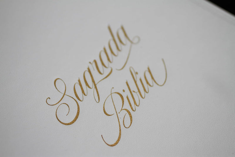 Cargue la imagen en el visor de la galería, Biblia Católica, Letra grande. Símil piel blanca: boda, quinceañera, primera, comunión
