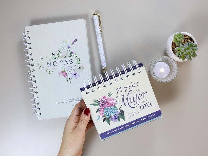 Cargue la imagen en el visor de la galería, Calendario perpetuo «El poder de la mujer que ora»
