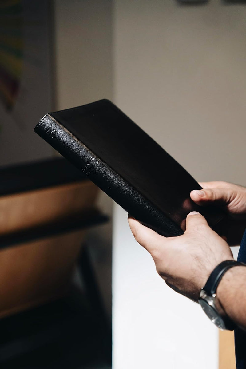 Cargue la imagen en el visor de la galería, Biblia del Ministro NBLA, Letra Gigante, Leathersoft, Negra, Comfort Print
