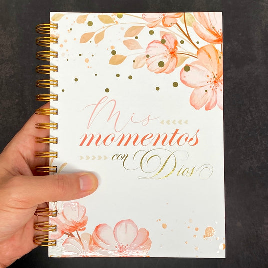 Libreta devocional de resortes Mis Momentos con Dios, tapa dura flores