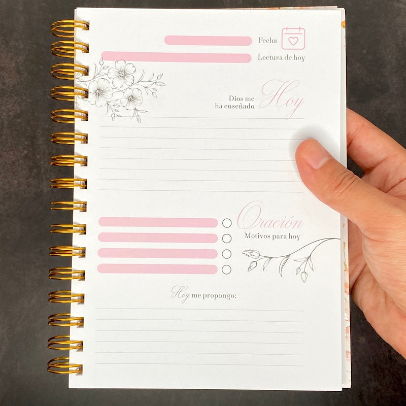 Cargue la imagen en el visor de la galería, Libreta devocional de resortes Mis Momentos con Dios, tapa dura flores
