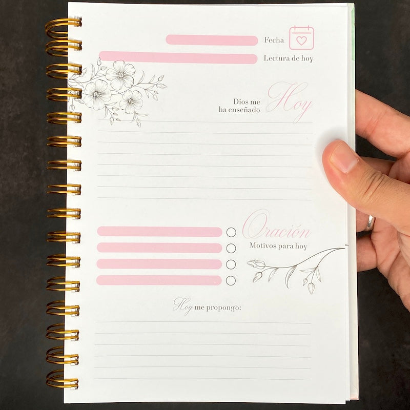 Cargue la imagen en el visor de la galería, Libreta devocional de resortes Mis Momentos con Dios, tapa dura hojas

