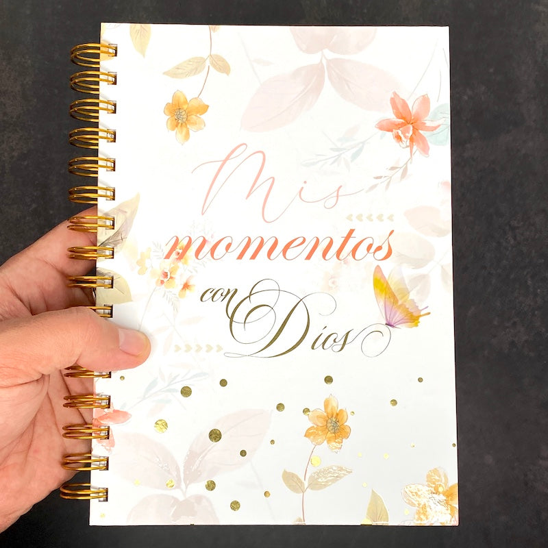 Cargue la imagen en el visor de la galería, Libreta devocional de resortes Mis Momentos con Dios, tapa dura primaveral

