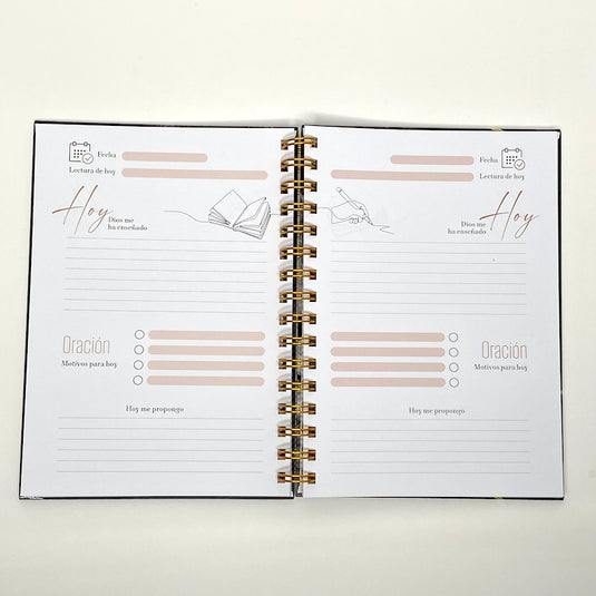 Libreta devocional de resortes Mis Momentos con Dios, tapa dura león