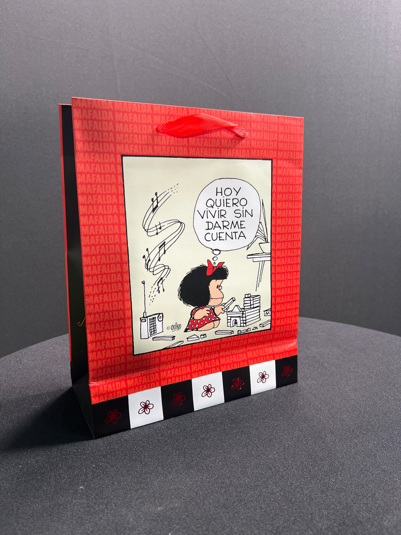 Cargue la imagen en el visor de la galería, Bolsa para regalo mediana Mafalda &quot;Hoy quiero vivir sin darme cuenta&quot;
