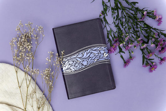 Biblia del Pescador Mujer virtuosa RVR 1960, Letra Grande, símil piel morada floral