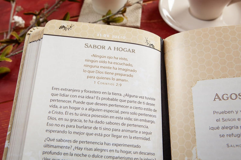 Cargue la imagen en el visor de la galería, Más dulce que la miel: 365 devociones diarias
